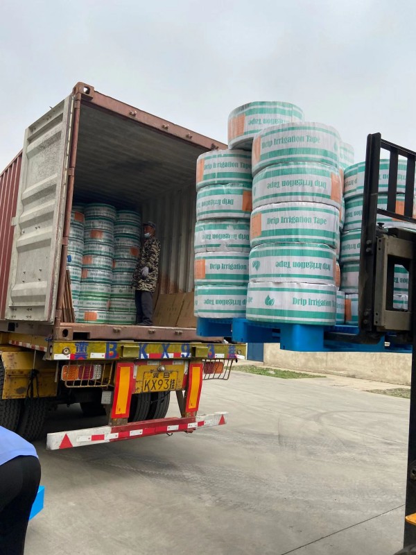 16mm Pressure Compensating Drip Line with PC Drippers for Sloped Land